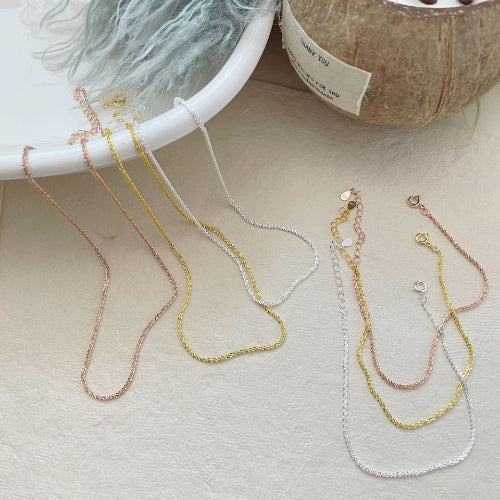 Shimmering Wavy Chain Necklace