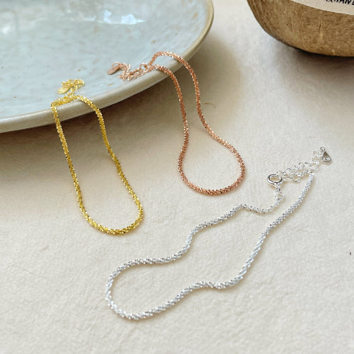 Shimmering Wavy Chain Necklace