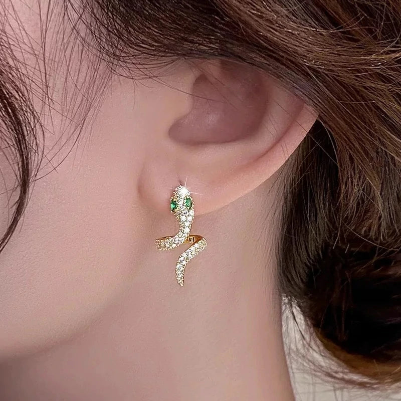 Serpentine Curve Studs | Pair